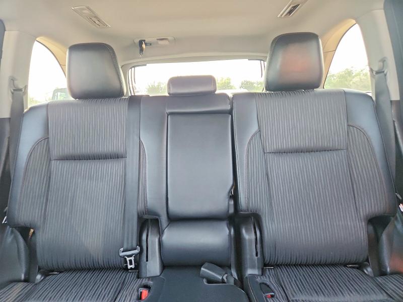 Photo 10 from auction – 2018 TOYOTA HIGHLANDER with VIN 5TDBZRFH7JS912431