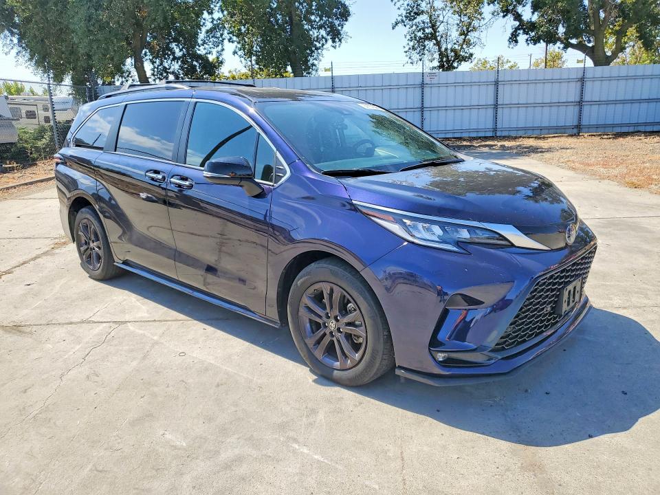 Photo 4 from auction – 2024 TOYOTA SIENNA with VIN 5TDCSKFC1RS139262