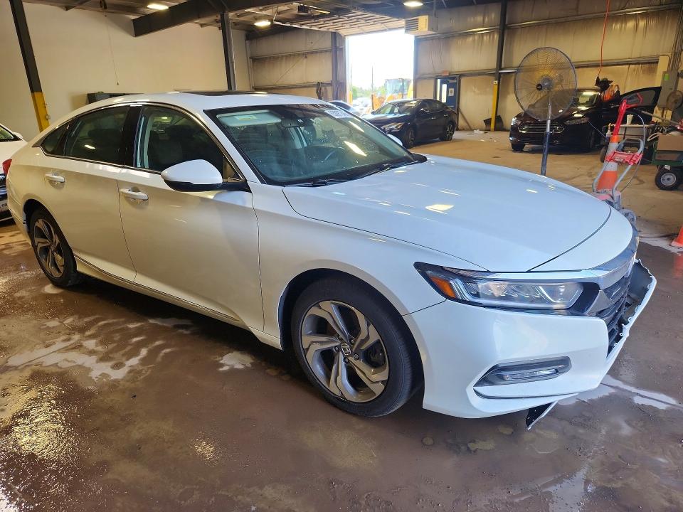 Photo 4 from auction – 2018 HONDA ACCORD with VIN 1HGCV2F6XJA024762
