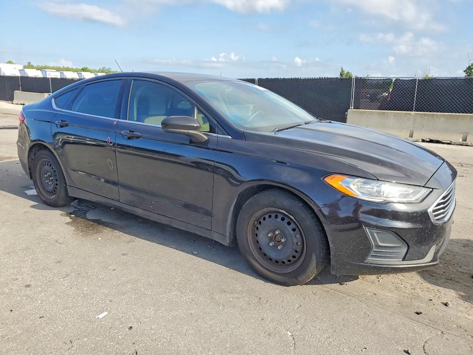 Photo 4 from auction – 2019 FORD FUSION with VIN 3FA6P0G75KR160327