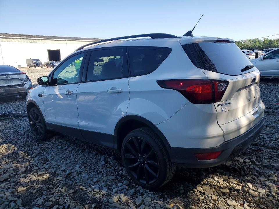 Photo 2 from auction – 2019 FORD ESCAPE with VIN 1FMCU9GDXKUB30695