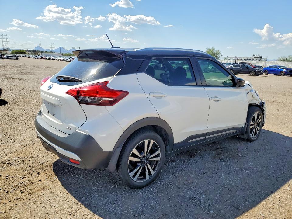 Photo 3 from auction – 2019 NISSAN KICKS with VIN 3N1CP5CUXKL565904