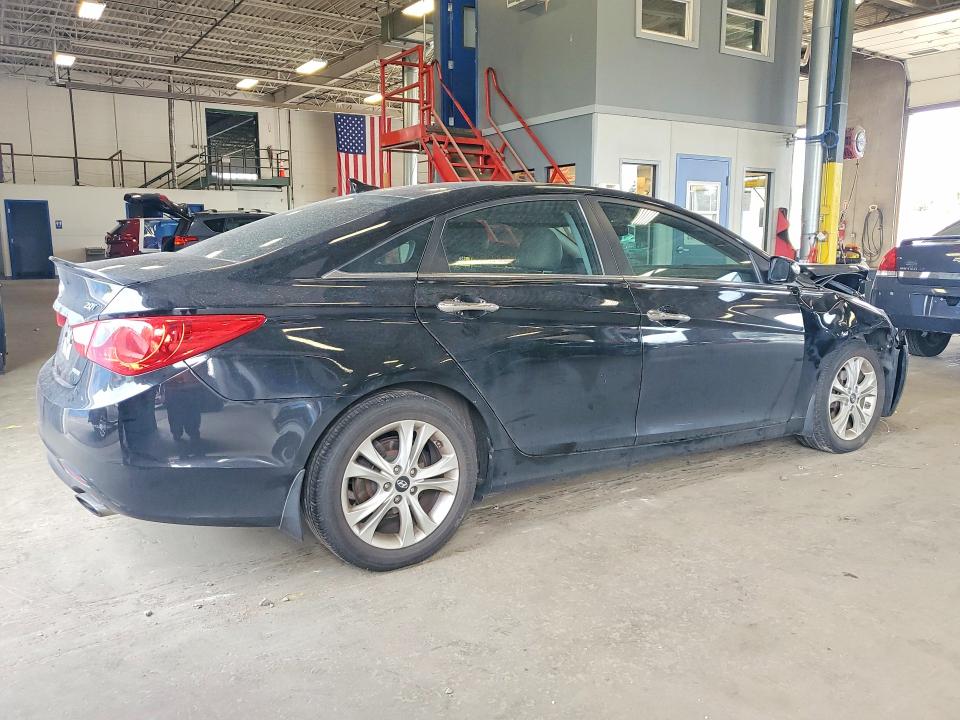 Photo 3 from auction – 2011 HYUNDAI SONATA with VIN 5NPEC4AB0BH294011