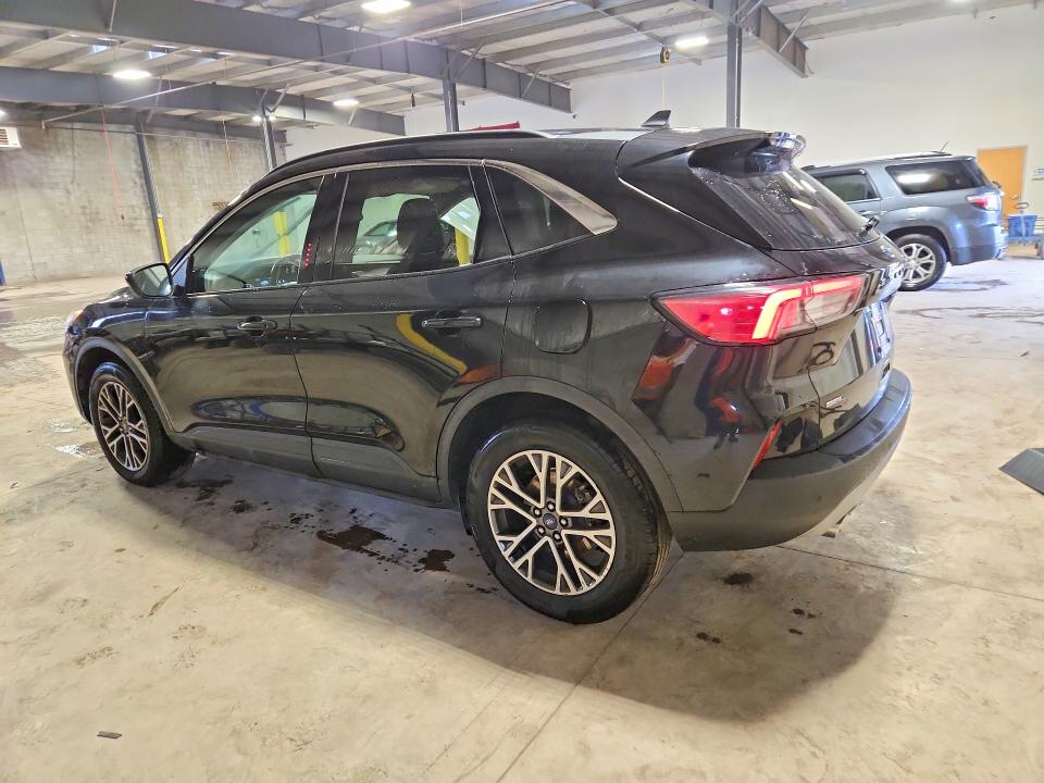 Photo 2 from auction – 2020 FORD ESCAPE with VIN 1FMCU9H63LUC28419