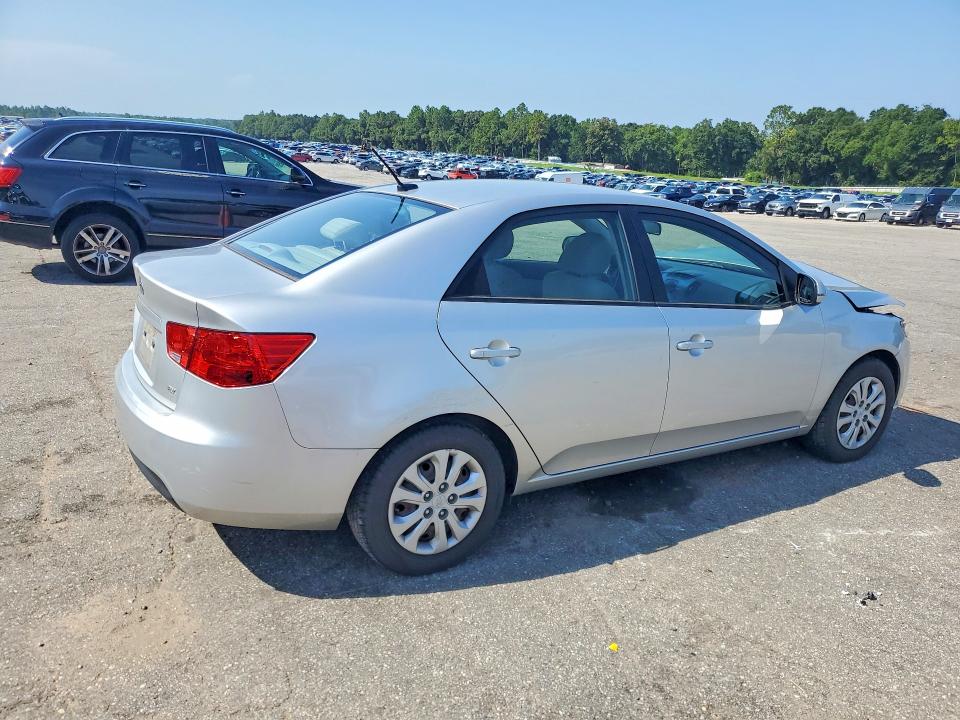 Photo 3 from auction – 2013 KIA FORTE with VIN KNAFU4A27D5688462