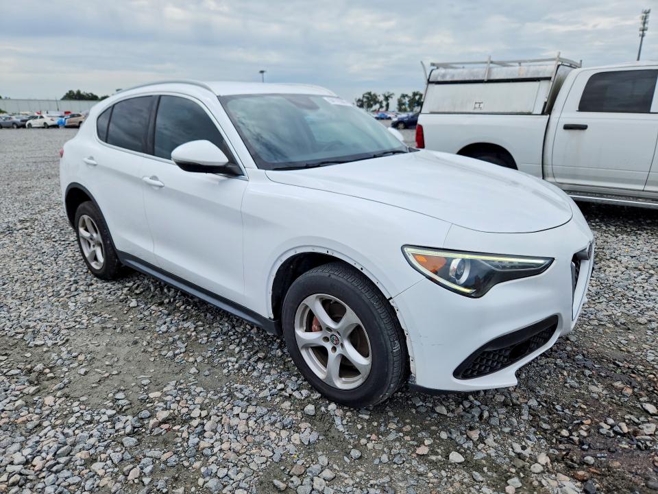 Photo 4 from auction – 2018 ALFA ROMEO STELVIO with VIN ZASFAKAN1J7B81381