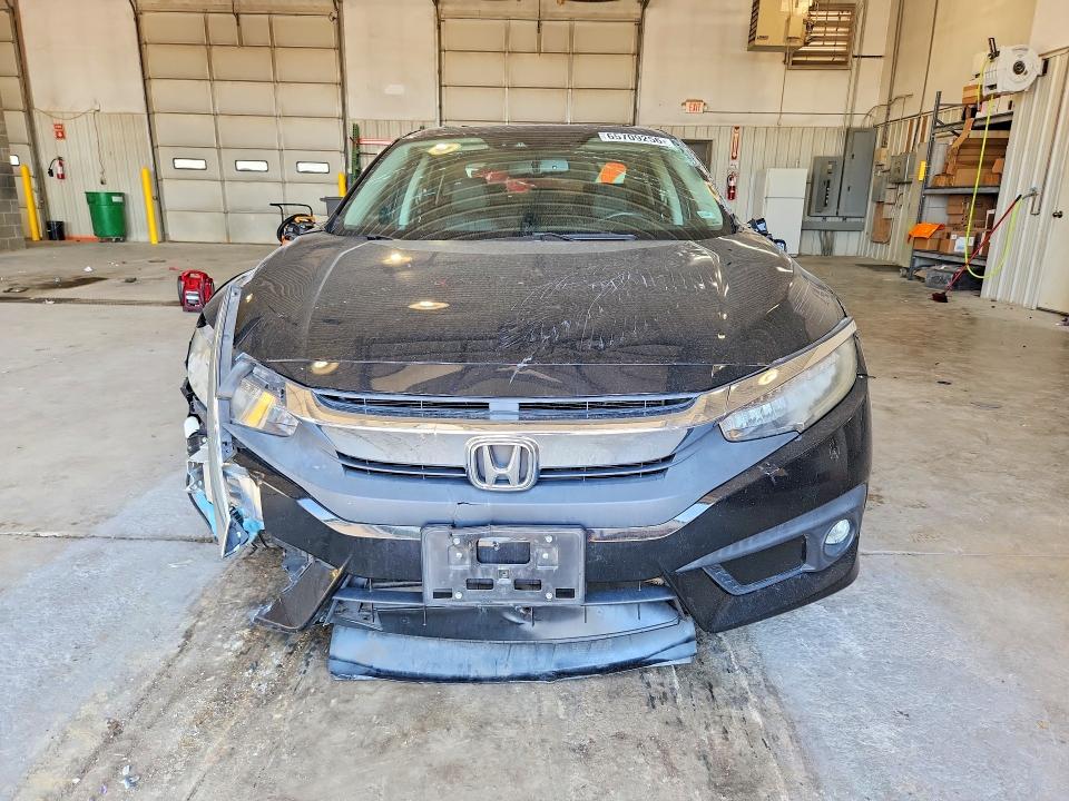 Photo 5 from auction – 2017 HONDA CIVIC with VIN 19XFC1F92HE025983
