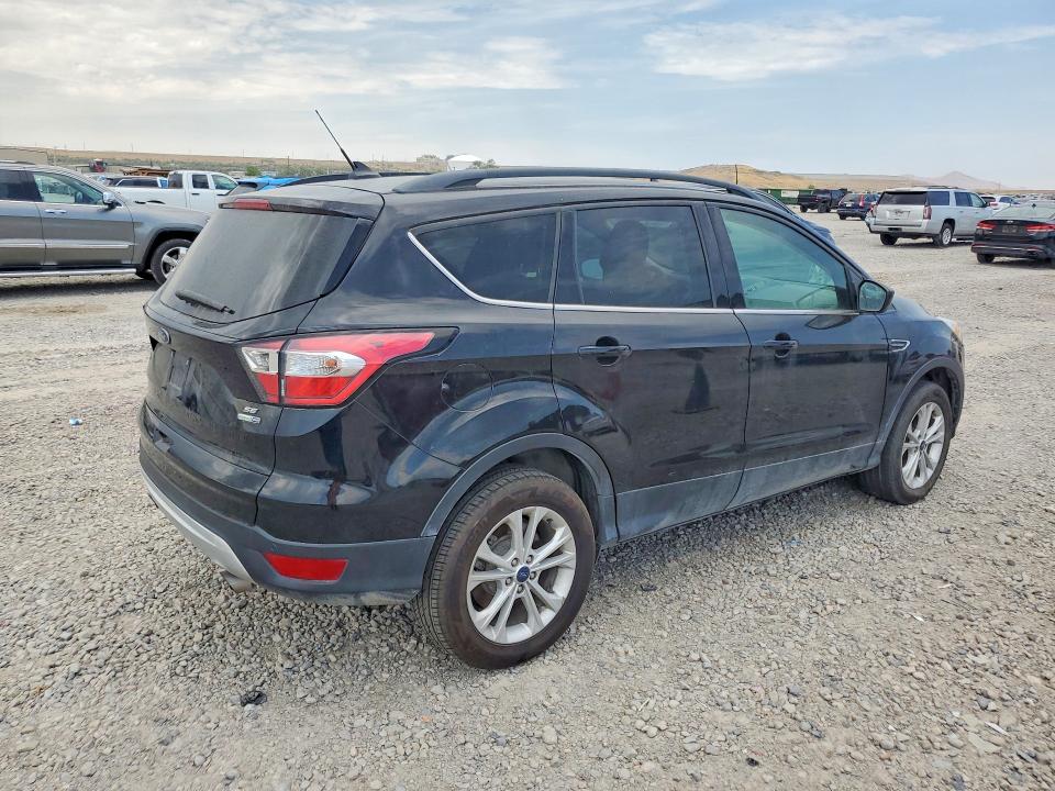 Photo 3 from auction – 2018 FORD ESCAPE with VIN 1FMCU9GD3JUC11651