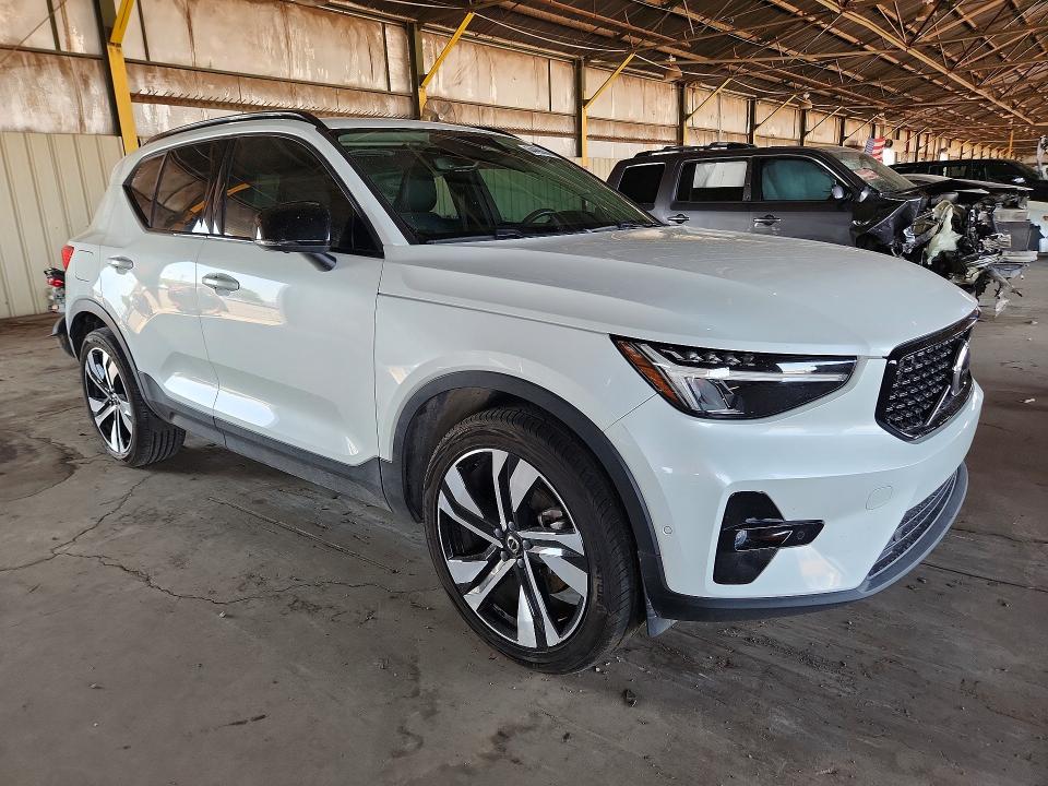 Photo 4 from auction – 2023 VOLVO XC40 with VIN YV4L12UX2P2943841