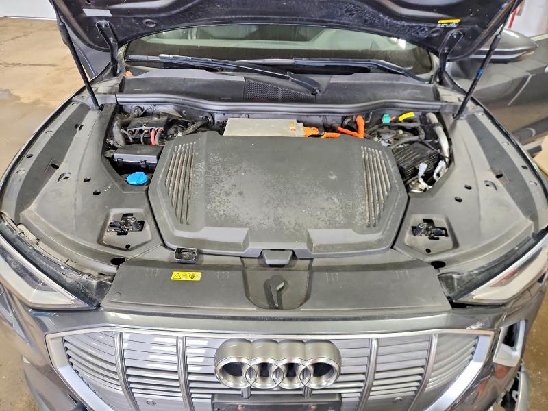 Photo 12 from auction – 2019 AUDI E-TRON with VIN WA1VAAGE9KB007489