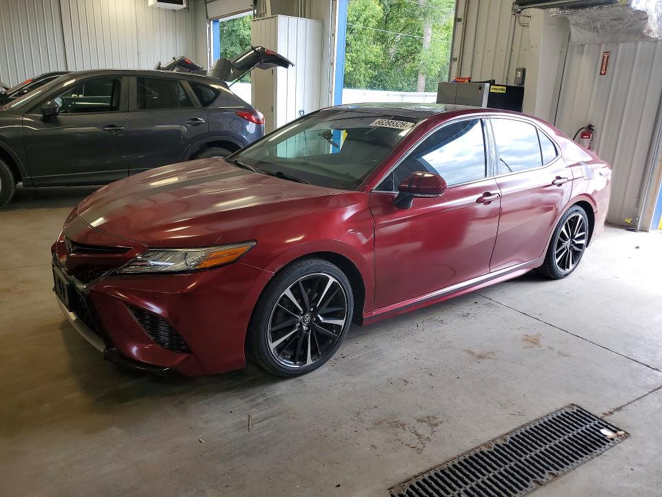 TOYOTA CAMRY 2018 с VIN 4T1B61HK0JU640492 - Снимка от търг