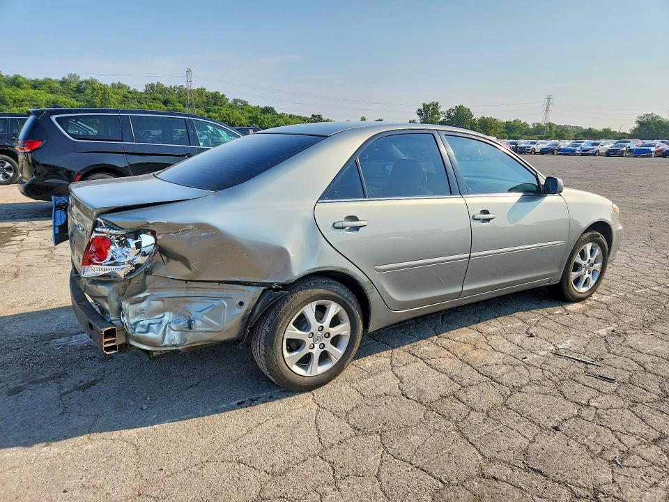 Photo 3 from auction – 2005 TOYOTA CAMRY with VIN 4T1BF30KX5U619839