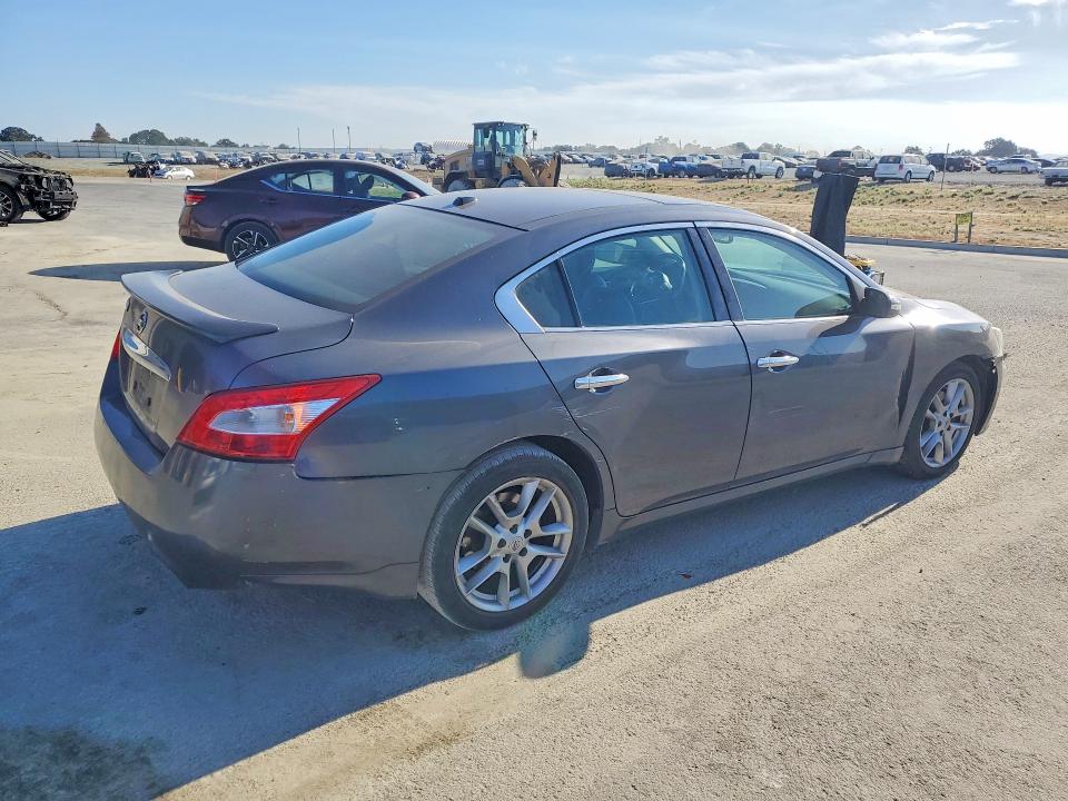 Photo 3 from auction – 2010 NISSAN MAXIMA with VIN 1N4AA5AP7AC825274