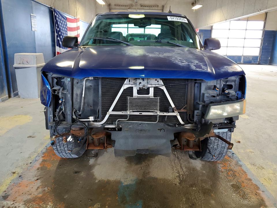 Photo 5 from auction – 2003 CHEVROLET SILVERADO with VIN 1GCEK19T03E132329