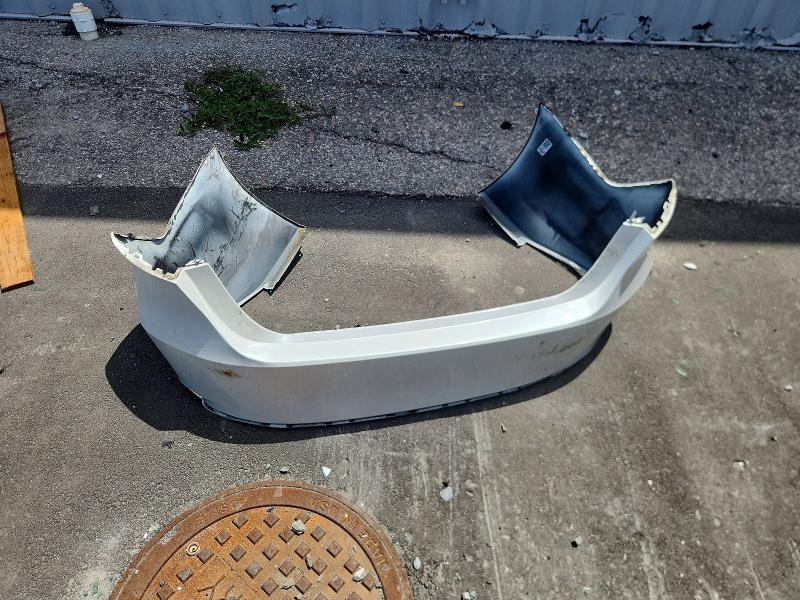 Photo 12 from auction – 2023 TOYOTA CAMRY with VIN 4T1F11AK2PU076928