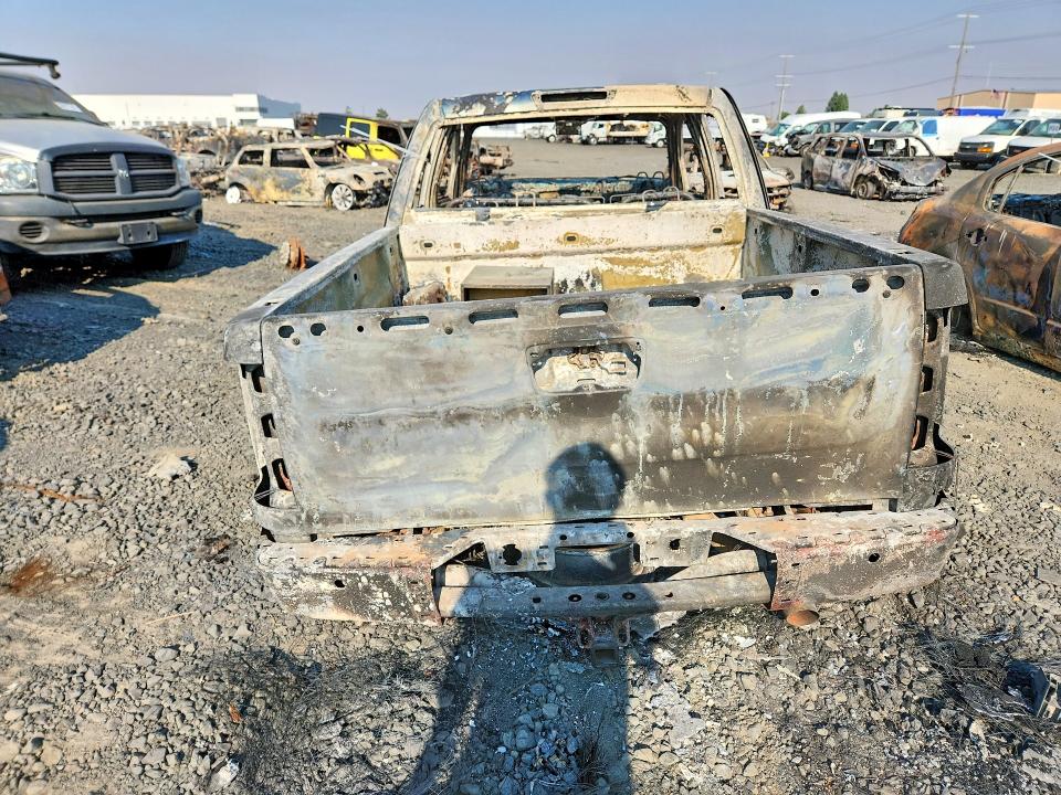 Photo 6 from auction – 2011 GMC SIERRA with VIN 3GTP2XE23BG231579