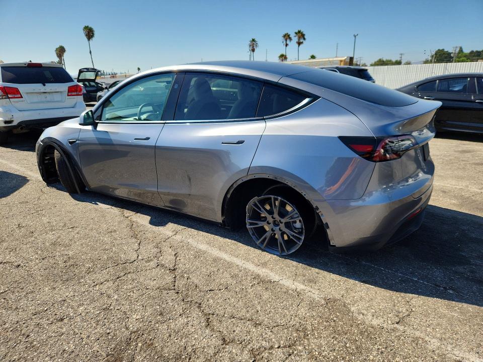 Photo 2 from auction – 2025 TESLA MODEL Y with VIN 7SAYGDED3SF235937