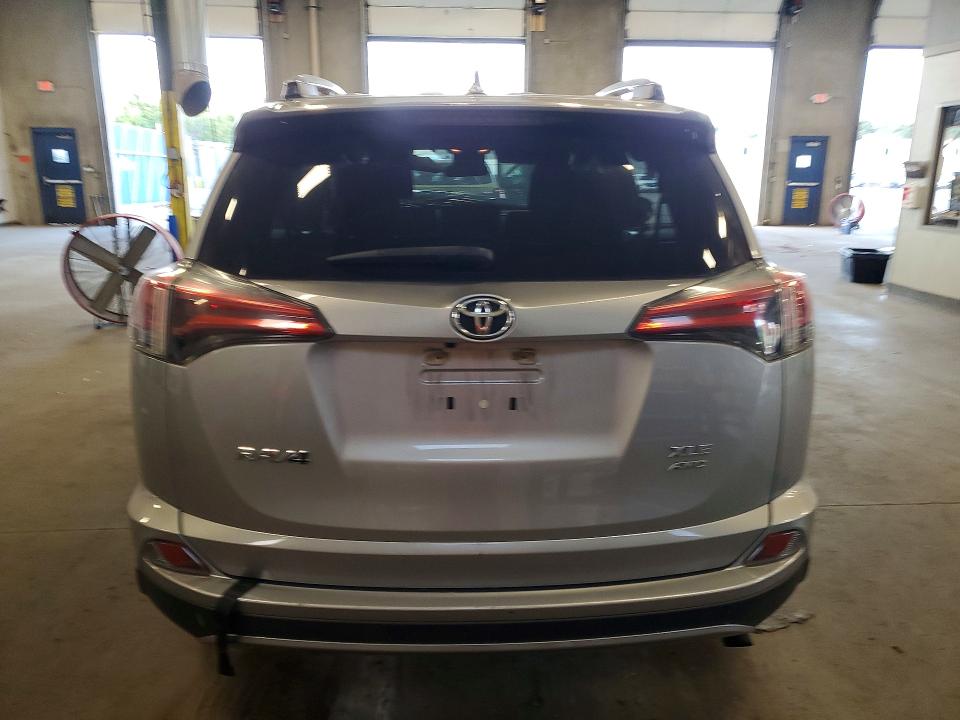 Photo 6 from auction – 2017 TOYOTA RAV4 with VIN 2T3RFREV7HW542377