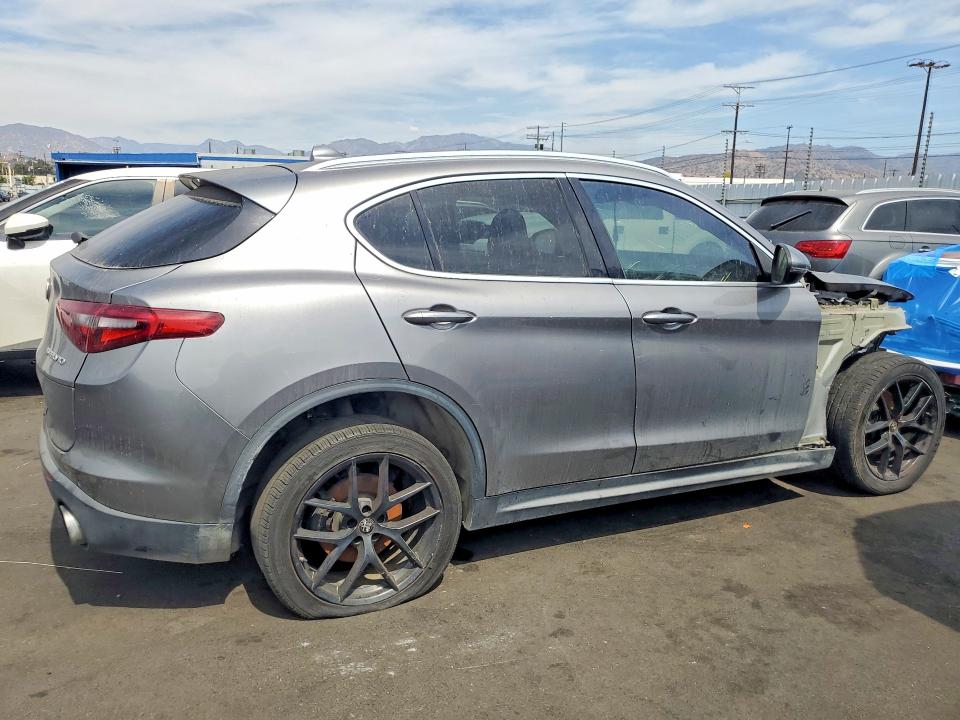 Photo 3 from auction – 2018 ALFA ROMEO STELVIO with VIN ZASFAKBN3J7B59865