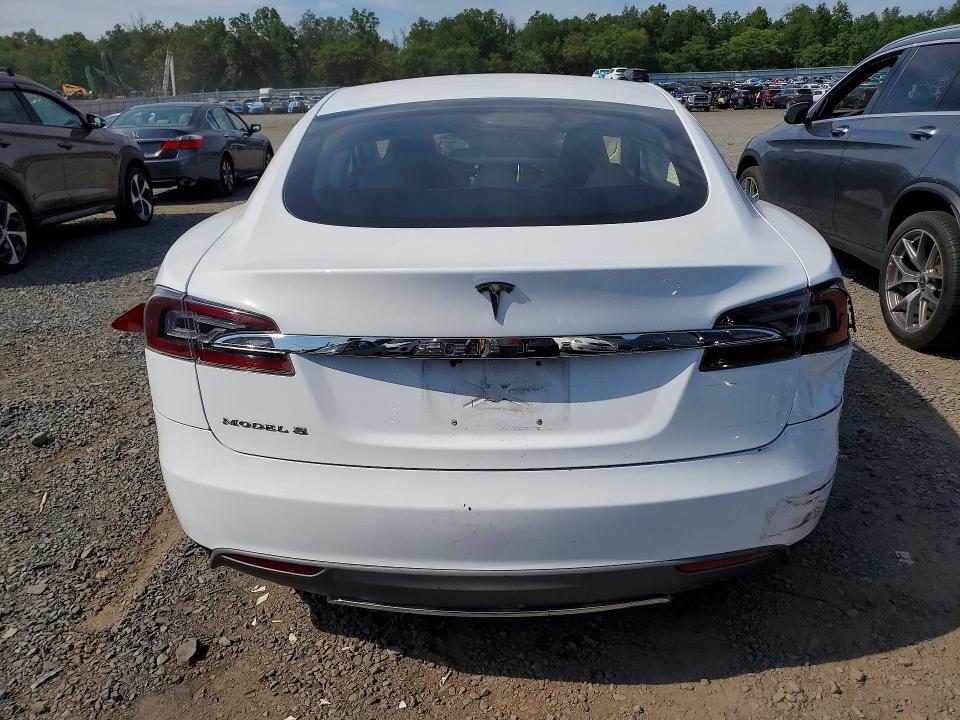 Photo 6 from auction – 2013 TESLA MODEL S with VIN 5YJSA1CN8DFP03405