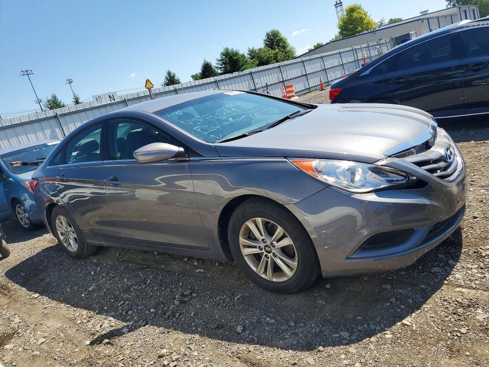 Photo 4 from auction – 2011 HYUNDAI SONATA with VIN 5NPEB4AC0BH290326