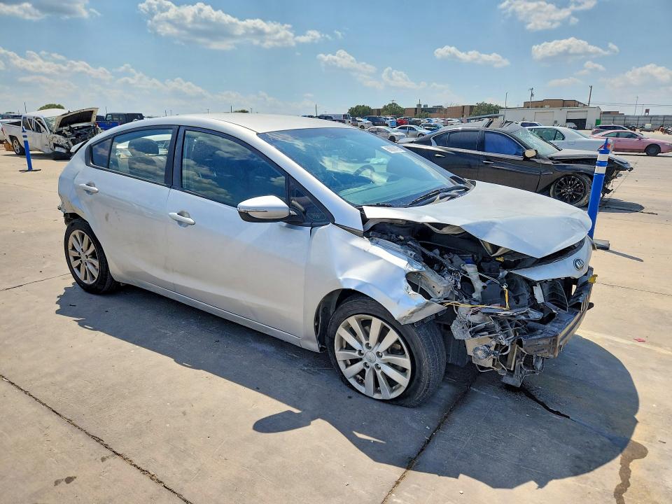 Foto 4 de la subasta – 2015 KIA FORTE con VIN KNAFX4A65F5257714