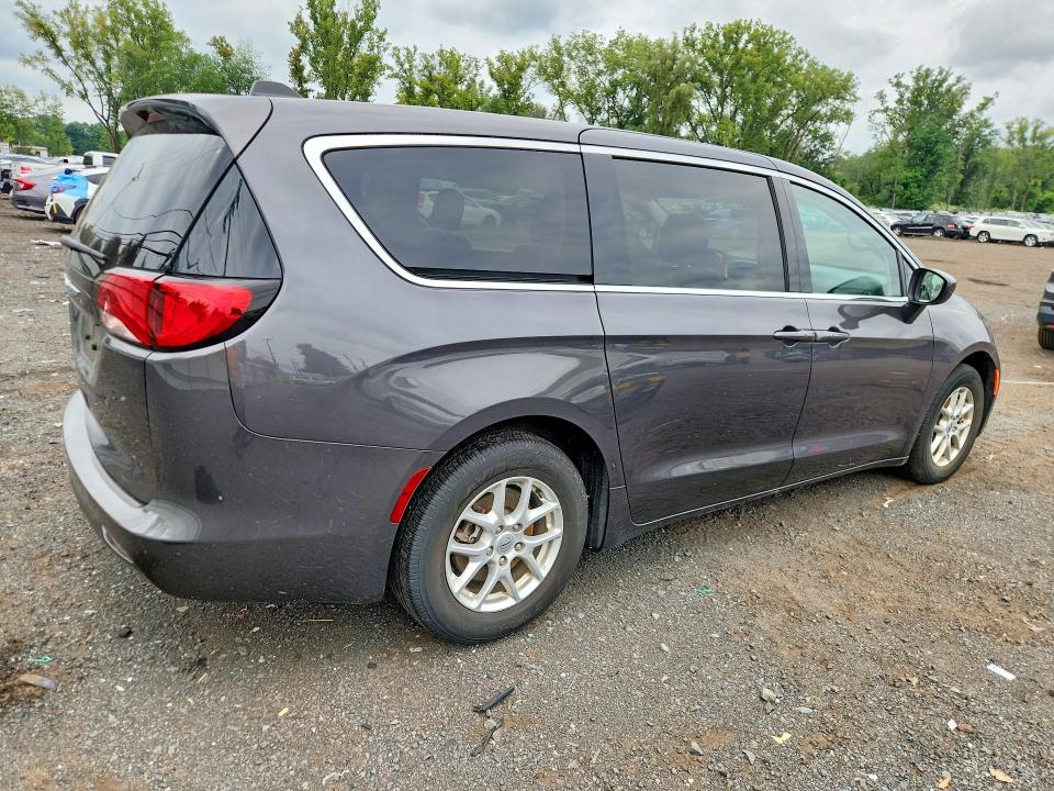 Photo 3 from auction – 2022 CHRYSLER VOYAGER with VIN 2C4RC1CG4NR158142