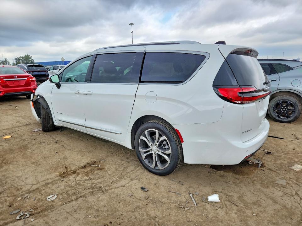Photo 2 from auction – 2026 CHRYSLER PACIFICA with VIN 2C4RC3PG4TR228189