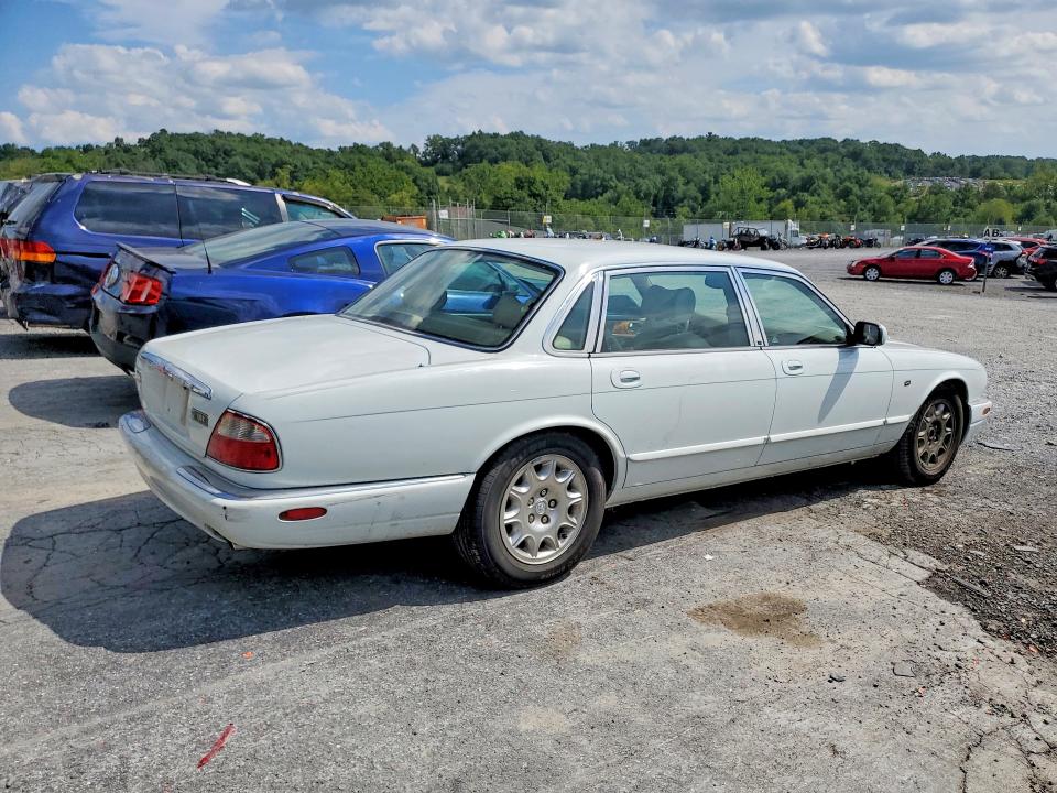 Photo 3 from auction – 1998 JAGUAR XJ8 with VIN SAJHX624XWC847425