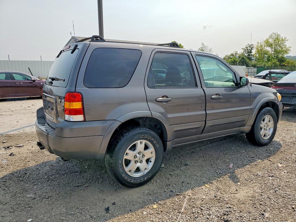 Photo 3 from auction – 2006 FORD ESCAPE with VIN 1FMCU041X6KD54671