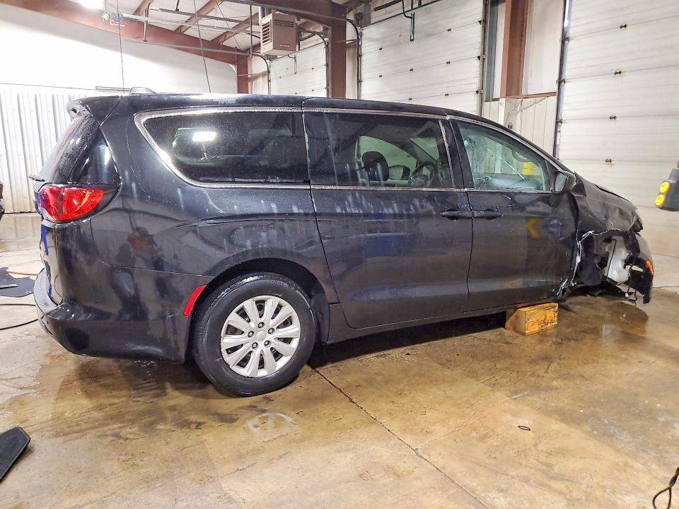 Photo 3 from auction – 2018 CHRYSLER PACIFICA with VIN 2C4RC1AG3JR121113