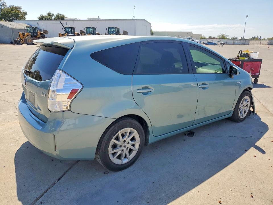 Photo 3 from auction – 2014 TOYOTA PRIUS V with VIN JTDZN3EU2E3332159