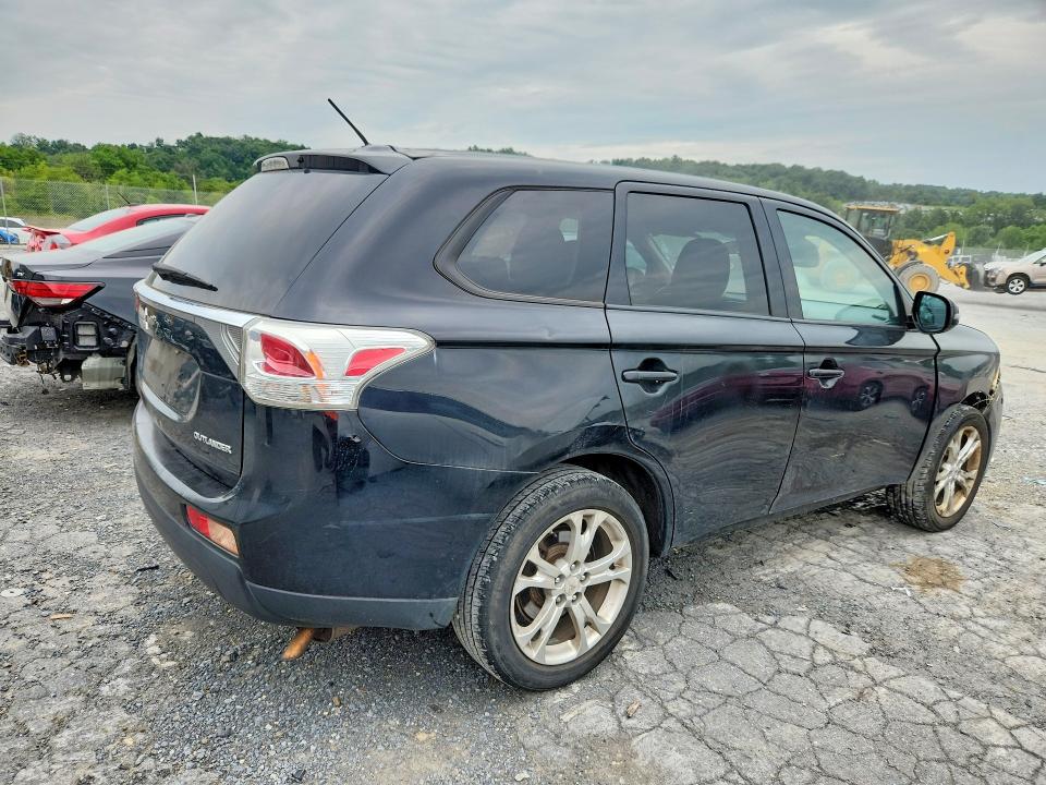 Photo 3 from auction – 2014 MITSUBISHI OUTLANDER with VIN JA4AD3A35EZ009437
