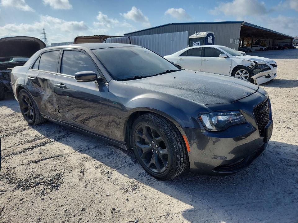Photo 4 from auction – 2022 CHRYSLER 300 with VIN 2C3CCABG5NH158605