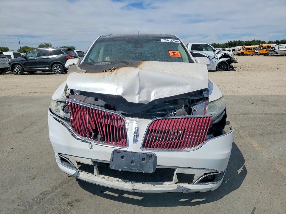 Photo 5 from auction – 2013 LINCOLN MKT with VIN 2LMHJ5AT5DBL58897