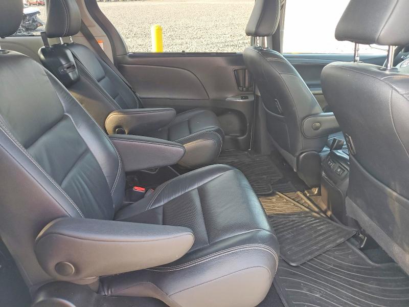 Photo 11 from auction – 2018 TOYOTA SIENNA with VIN 5TDXZ3DC2JS927882
