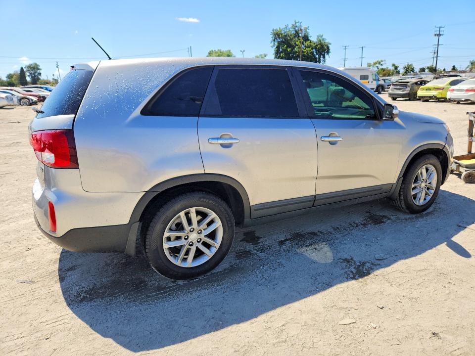 Photo 3 from auction – 2015 KIA SORENTO with VIN 5XYKT3A65FG595306