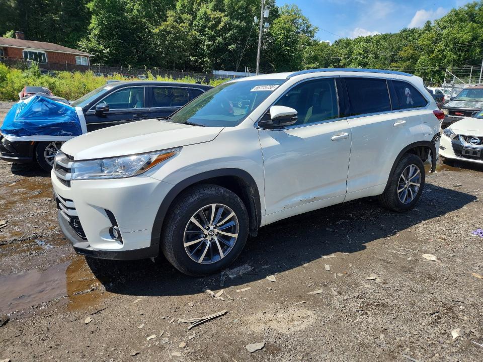 2017 TOYOTA HIGHLANDER - Търг №66775756