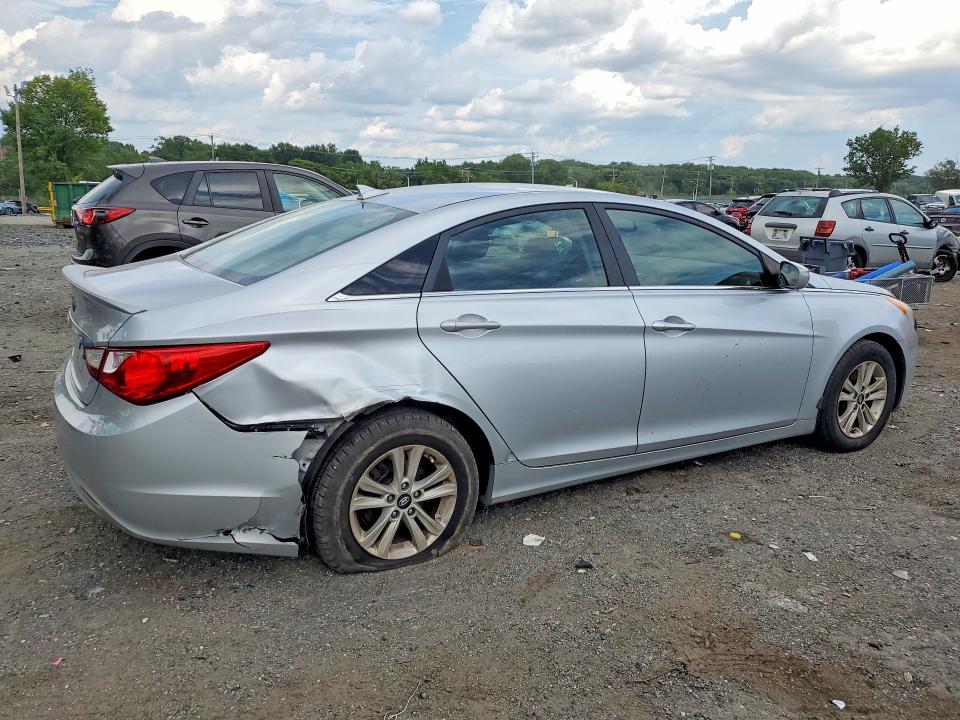 Photo 3 from auction – 2013 HYUNDAI SONATA with VIN 5NPEB4AC7DH690774