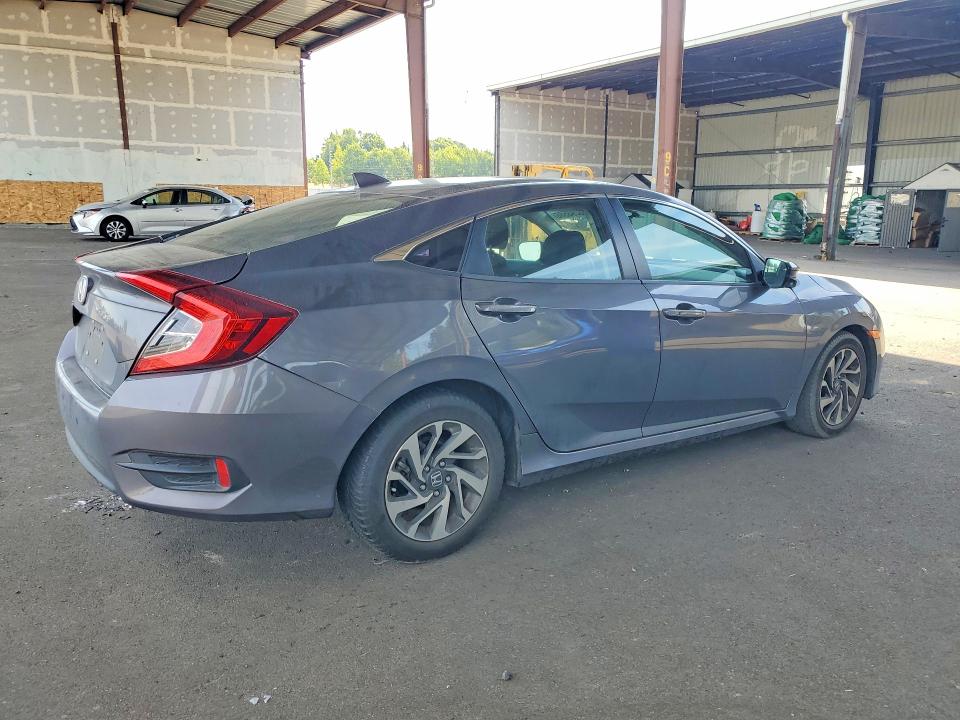 Photo 3 from auction – 2018 HONDA CIVIC with VIN 2HGFC2F70JH580897