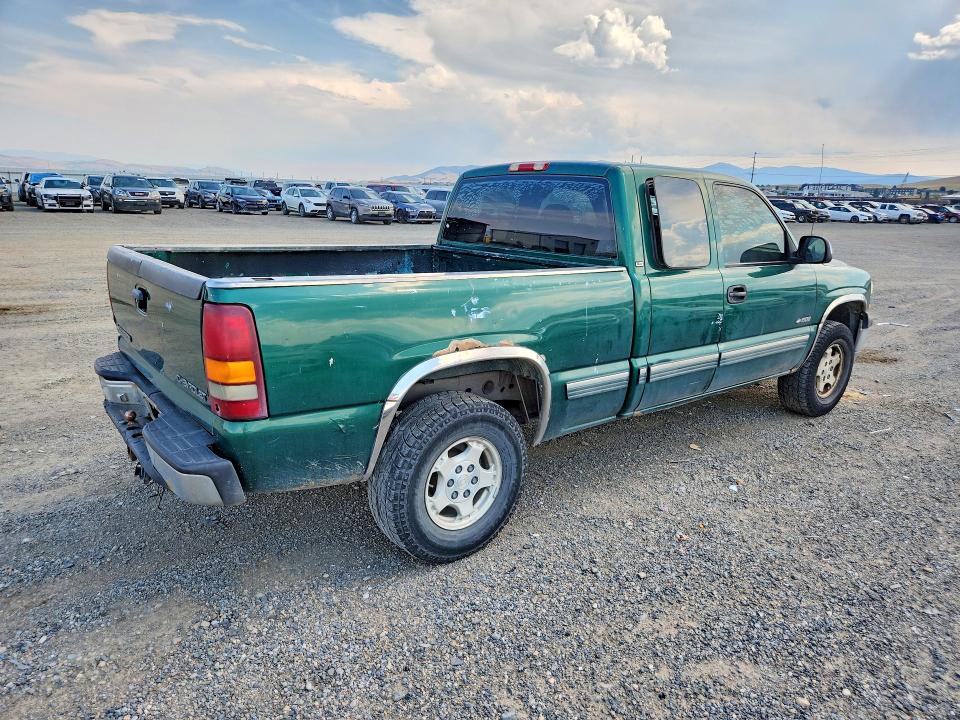Photo 3 from auction – 2000 CHEVROLET SILVERADO with VIN 1GCEK19T0YE301885
