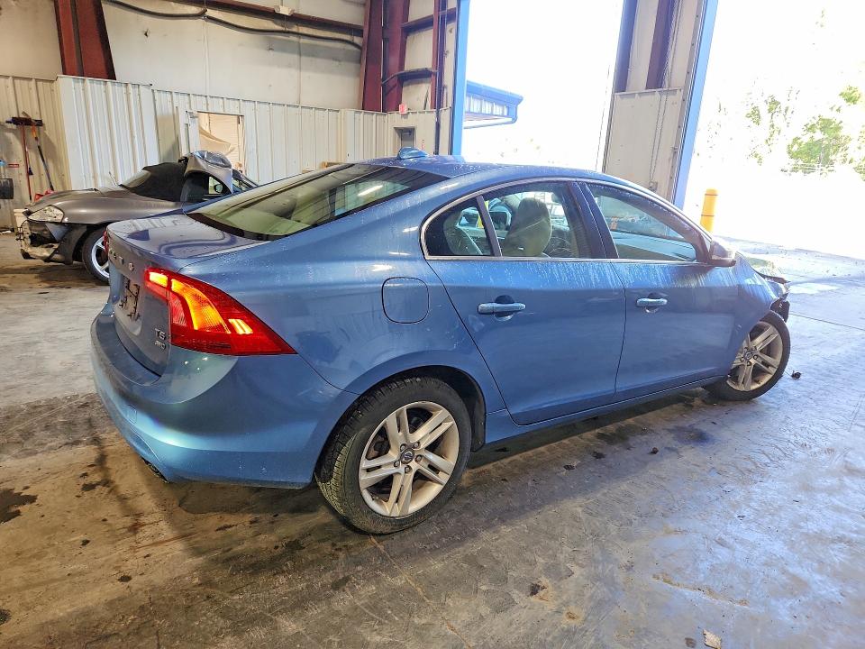 Photo 3 from auction – 2014 VOLVO S60 with VIN YV1612FH6E2293151