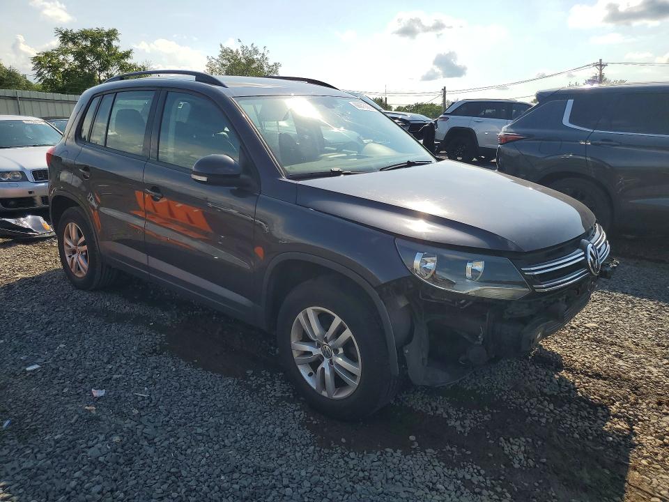 Photo 4 from auction – 2016 VOLKSWAGEN TIGUAN with VIN WVGAV7AX2GW568232