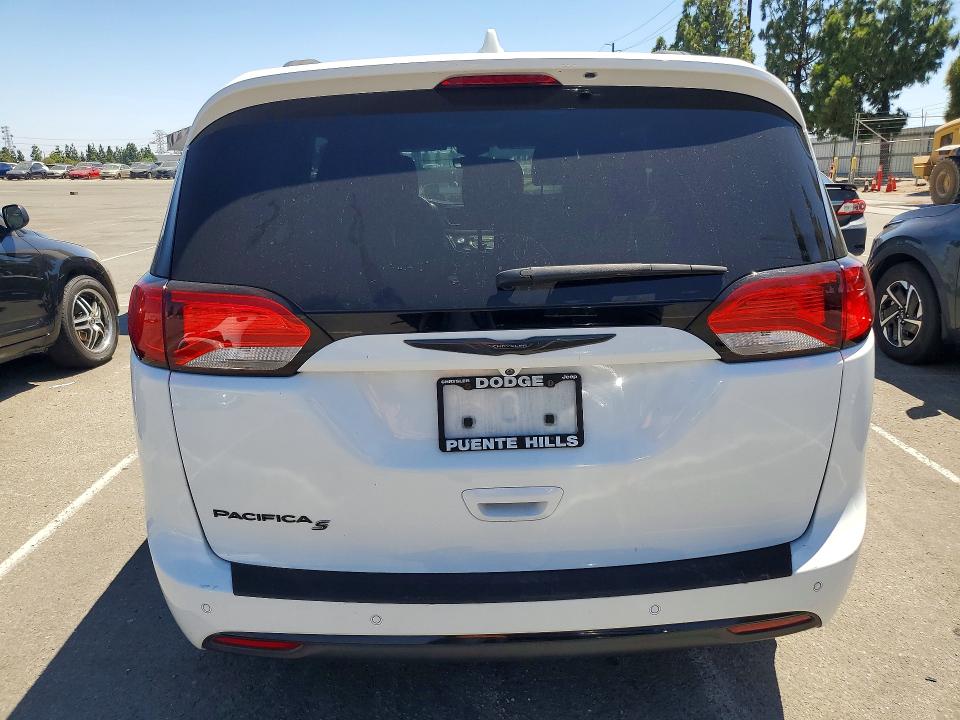 Photo 6 from auction – 2018 CHRYSLER PACIFICA with VIN 2C4RC1BG0JR228392