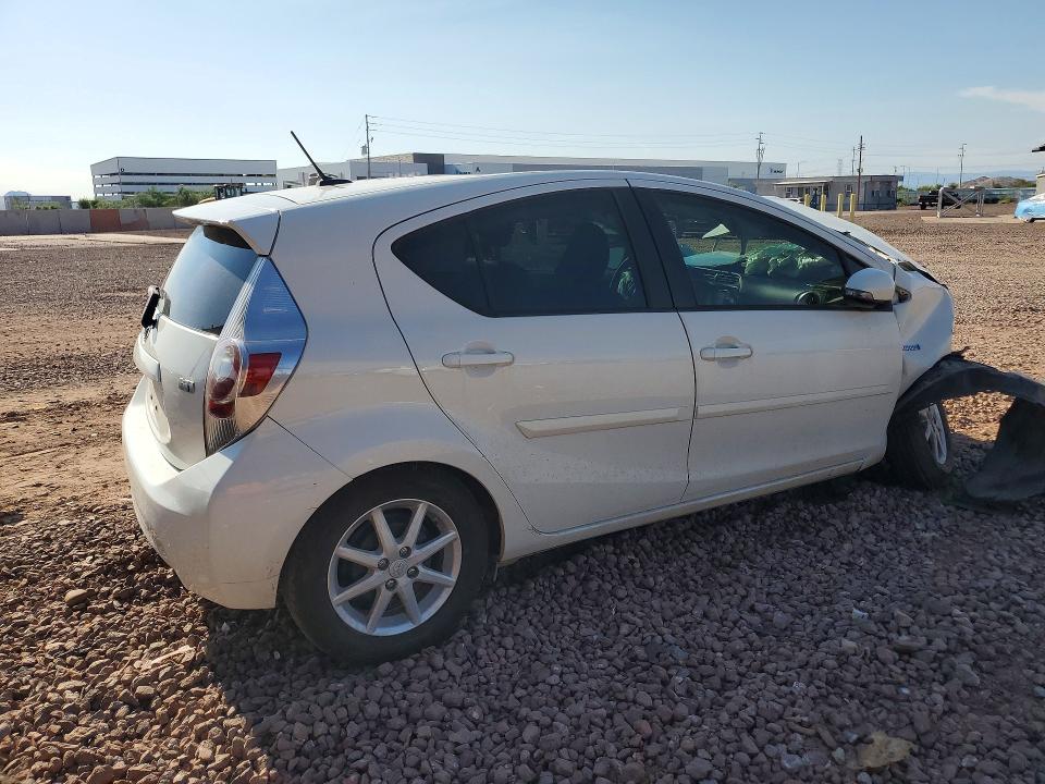 Photo 3 from auction – 2013 TOYOTA PRIUS C with VIN JTDKDTB33D1543669