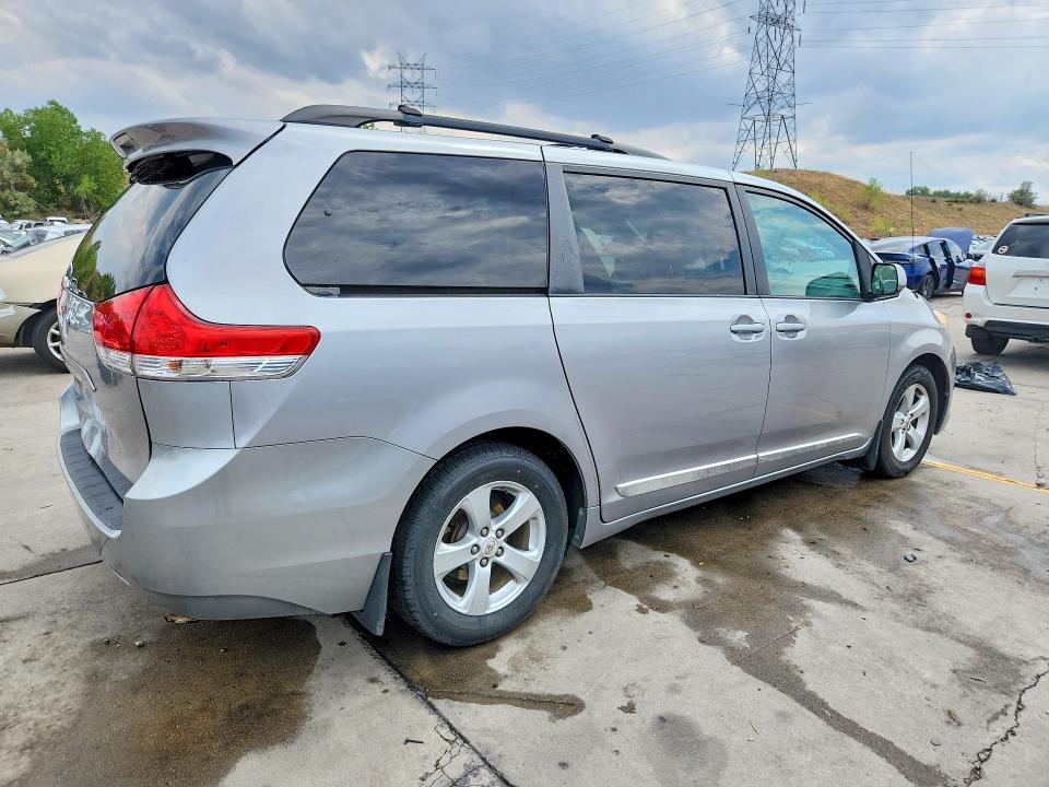 Фото 3 с аукциона – 2012 TOYOTA SIENNA с VIN 5TDKK3DC2CS248860
