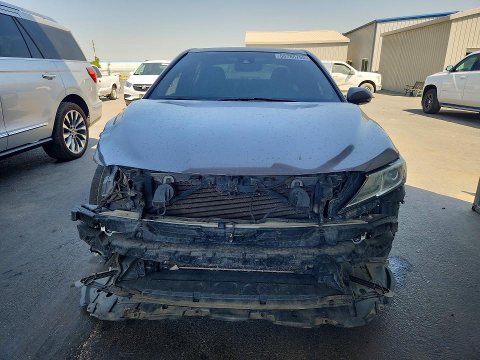 Photo 5 from auction – 2018 TOYOTA CAMRY with VIN 4T1B11HK2JU020970