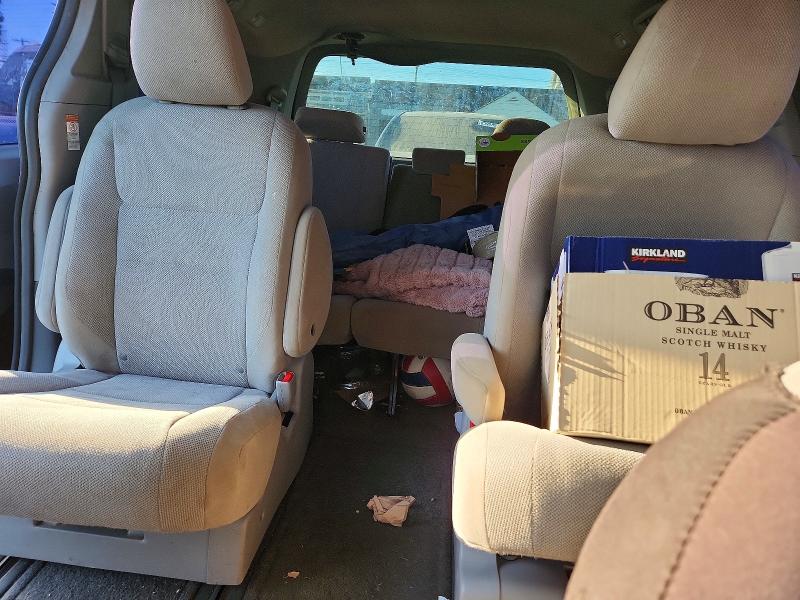 Photo 10 from auction – 2015 TOYOTA SIENNA with VIN 5TDZK3DC5FS660516