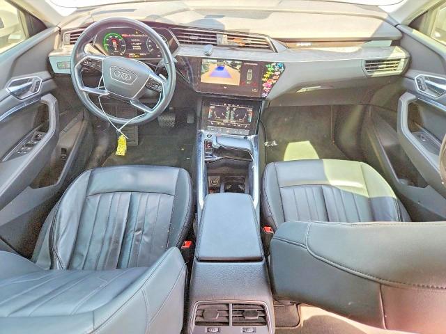 Фото 8 с аукциона – 2022 AUDI E-TRON с VIN WA1AAAGEXNB023932