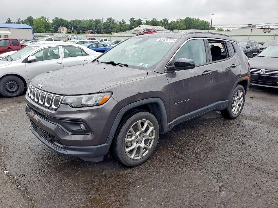 JEEP COMPASS 2022 with VIN 3C4NJDFB8NT112218 - Photo from auction